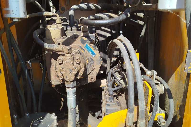 OmecoHub - Immagine JCB JS130